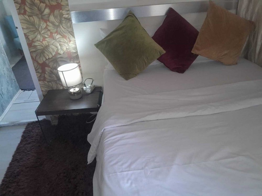 CORGI GUESTHOUSE Cottage, Pool View 6