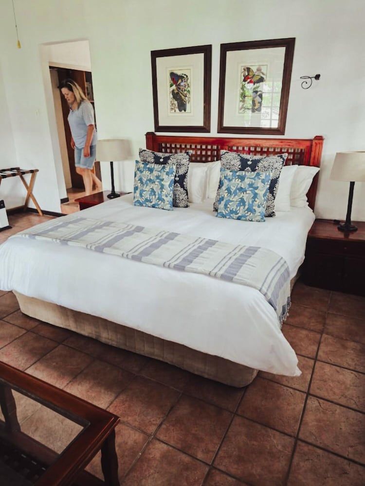 Kruger Island Resort Luxury Room, Lake View 3