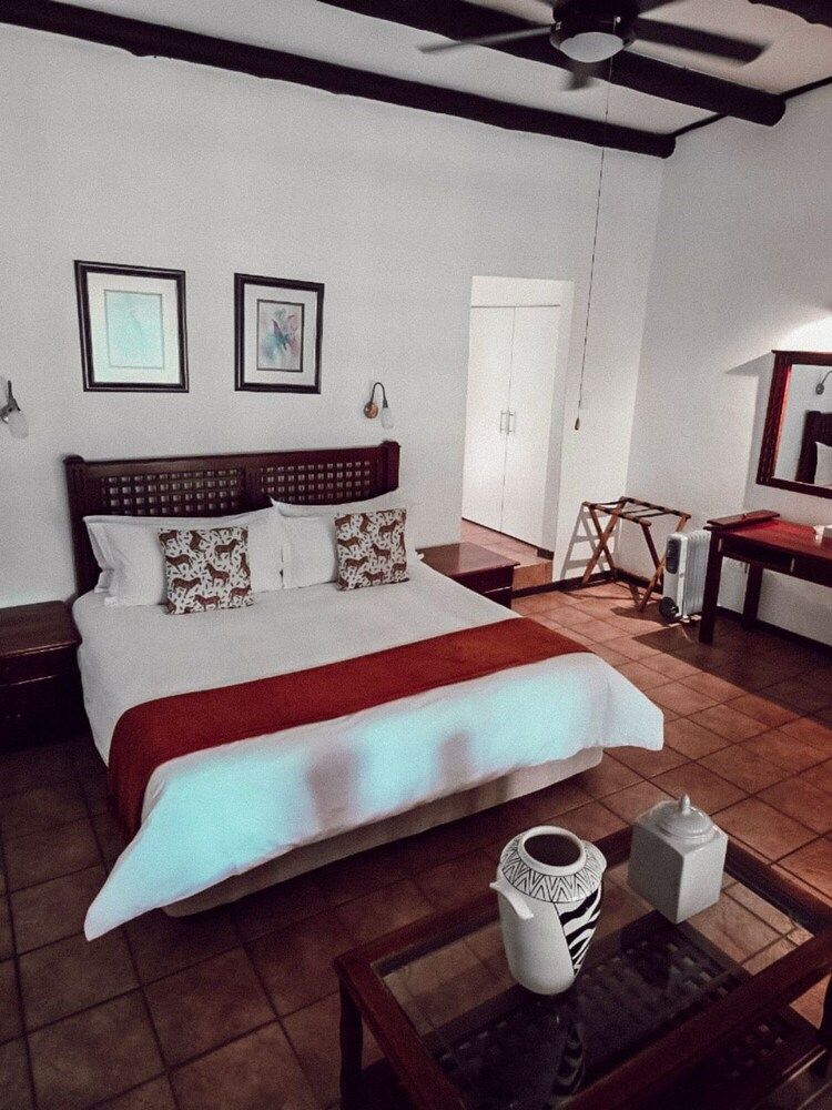 Kruger Island Resort Luxury Room, Lake View 5