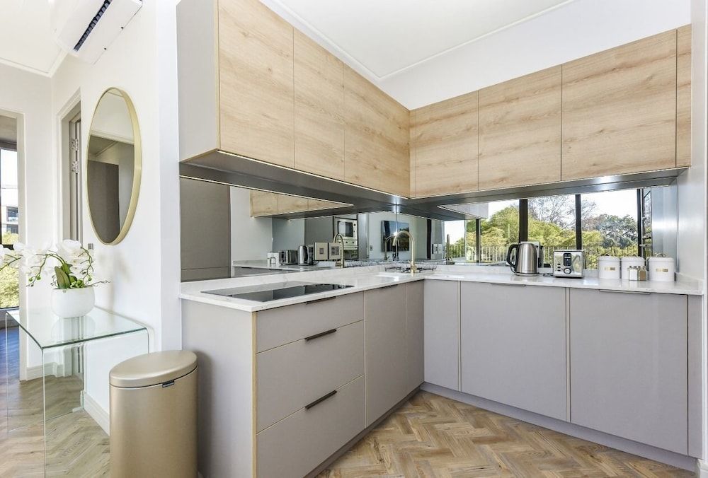 Easy Stay - One Rosebank Classic Apartment, Balcony 3