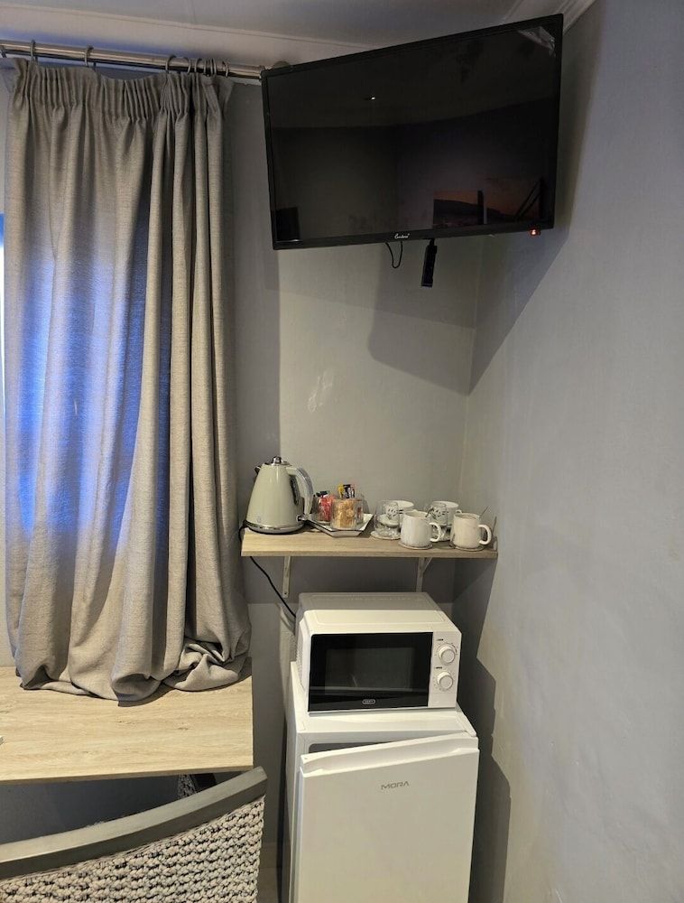 Flower Lane Guesthouse Business Suite, 1 Double Bed, Garden View 9