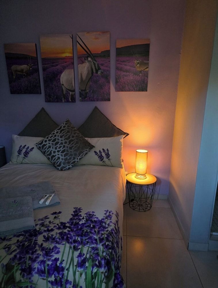 Flower Lane Guesthouse Business Suite, 1 Double Bed, Garden View 8