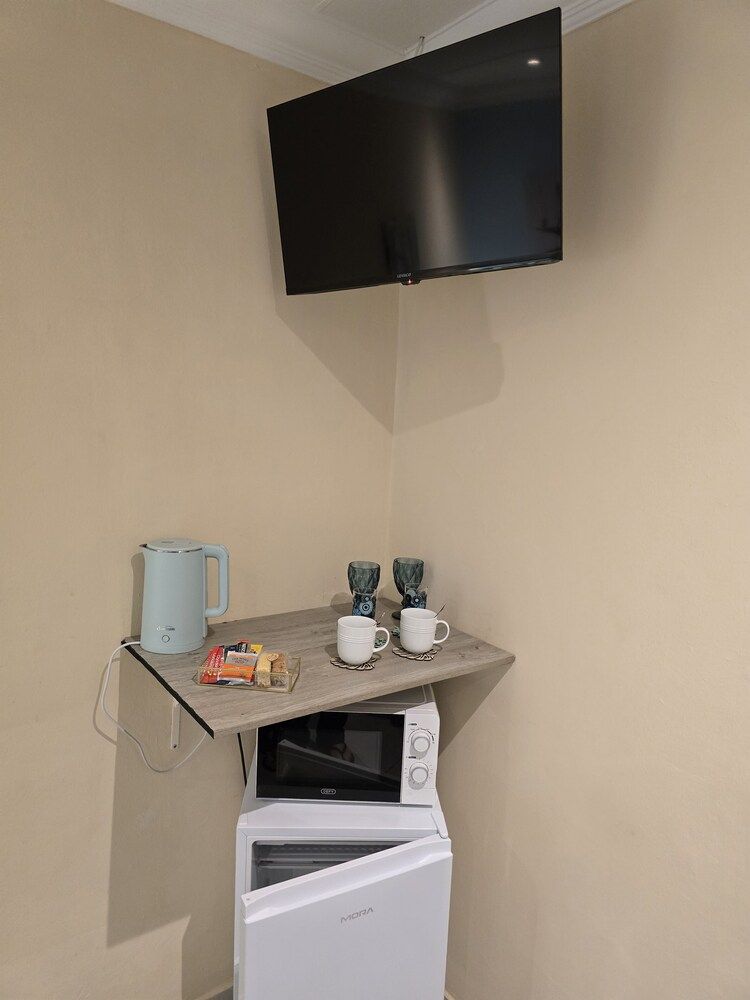 Flower Lane Guesthouse Business Suite, 1 Double Bed, Garden View 2