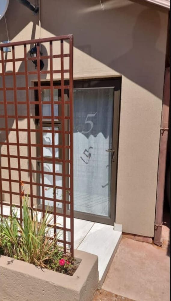 Flower Lane Guesthouse Business Suite, 1 Double Bed, Garden View