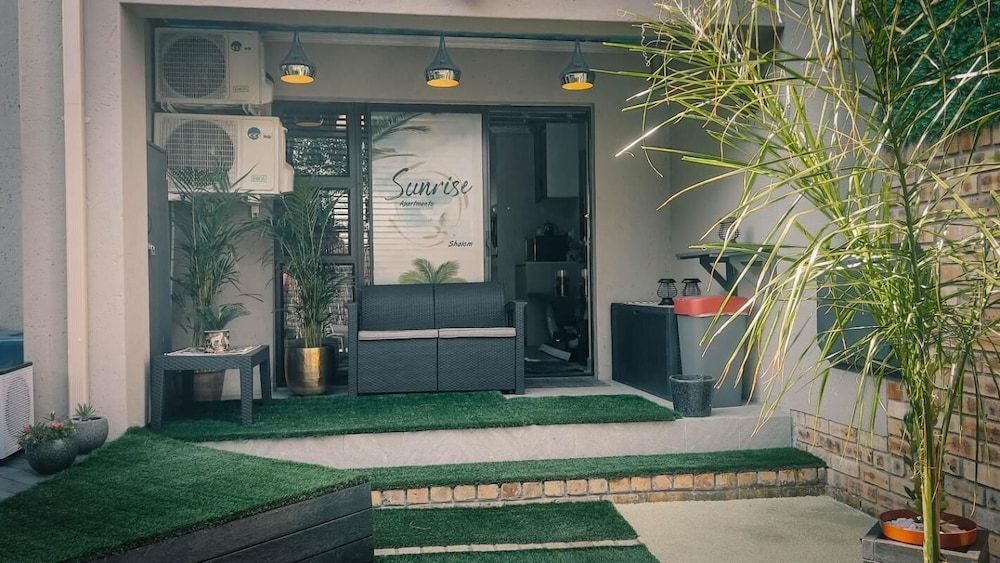 Luxurious Self-catering Apartment in Benoni With Private Entrance Apartment, 2 Bedrooms, Accessible, Smoking 47