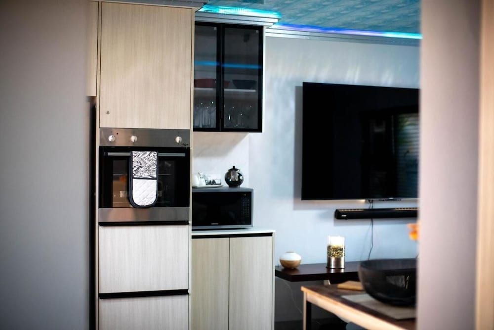 Luxurious Self-catering Apartment in Benoni With Private Entrance Apartment, 2 Bedrooms, Accessible, Smoking 18