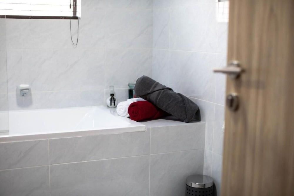Luxurious Self-catering Apartment in Benoni With Private Entrance Apartment, 2 Bedrooms, Accessible, Smoking 25
