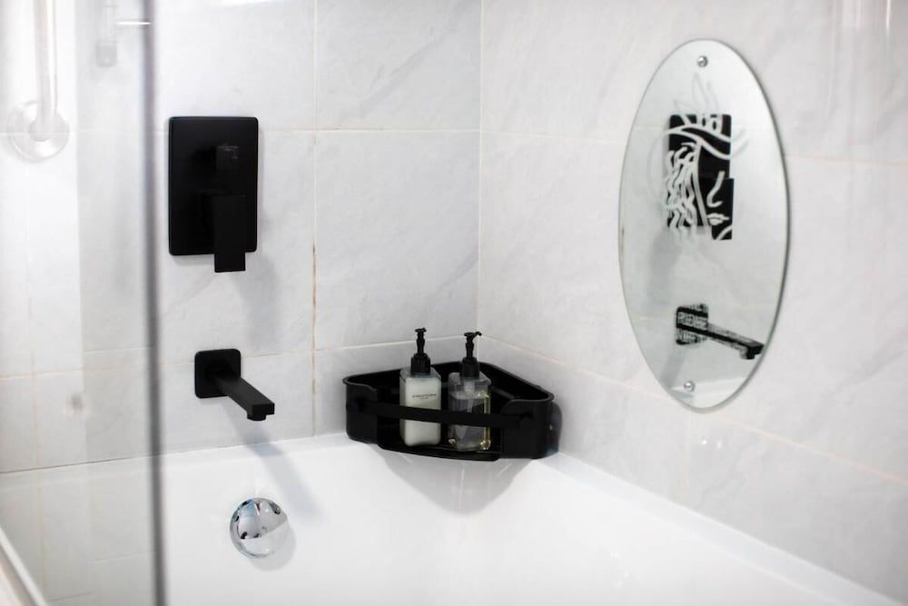 Luxurious Self-catering Apartment in Benoni With Private Entrance Apartment, 2 Bedrooms, Accessible, Smoking 21