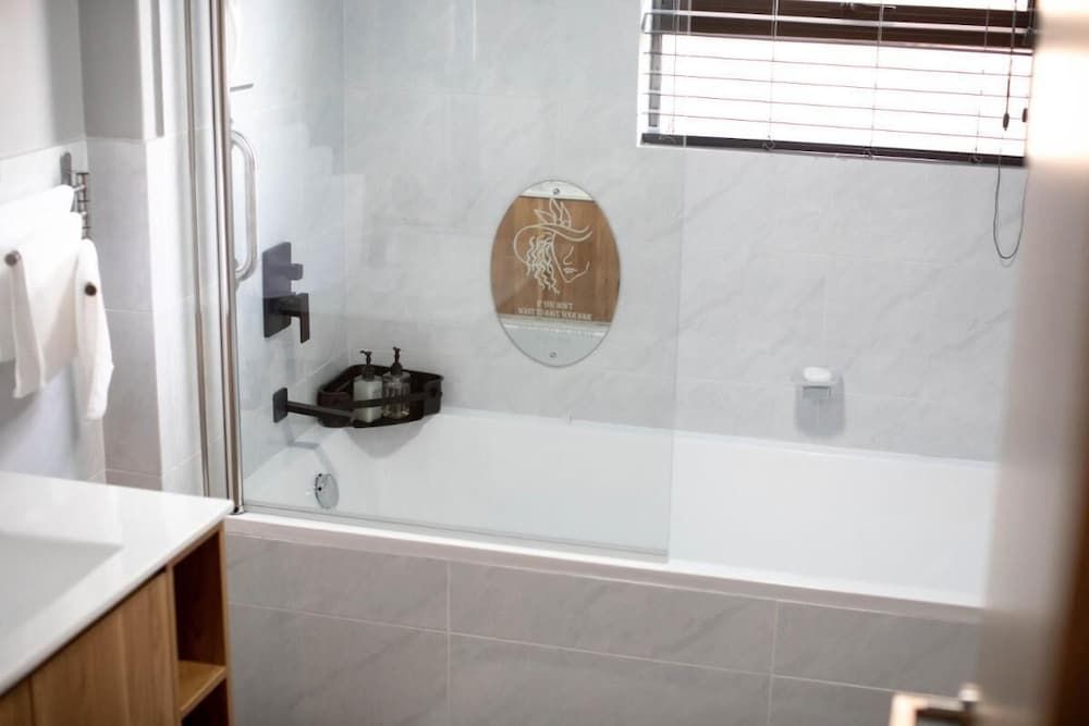 Luxurious Self-catering Apartment in Benoni With Private Entrance Apartment, 2 Bedrooms, Accessible, Smoking 26