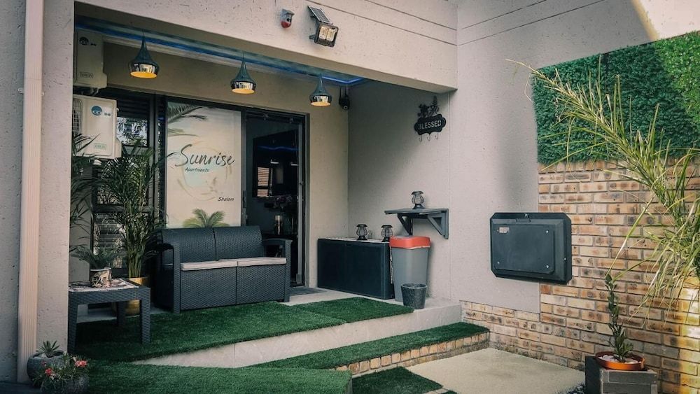 Luxurious Self-catering Apartment in Benoni With Private Entrance Apartment, 2 Bedrooms, Accessible, Smoking 43