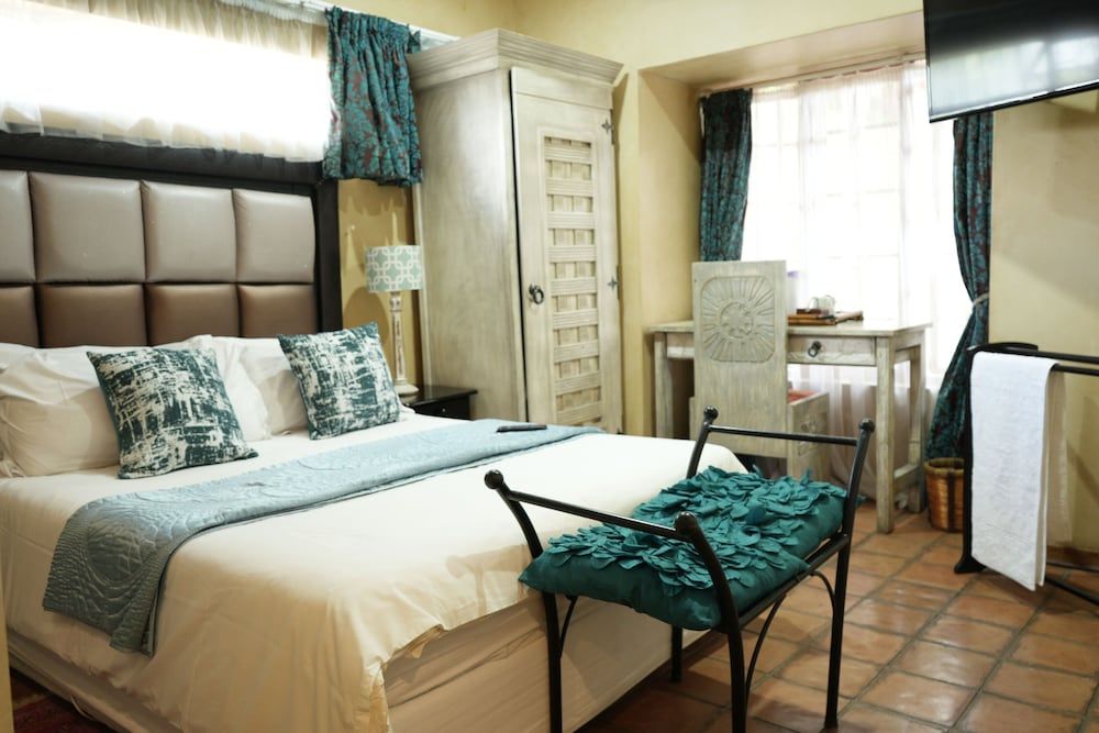 Tuscan Lodge Polokwane Standard Single Room, Garden View 12