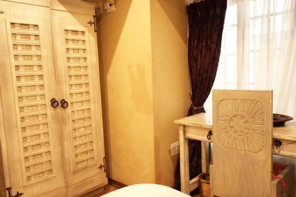 Tuscan Lodge Polokwane Standard Single Room, Garden View 9