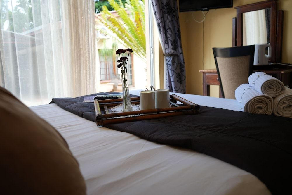 Tuscan Lodge Polokwane Standard Single Room, Garden View 7