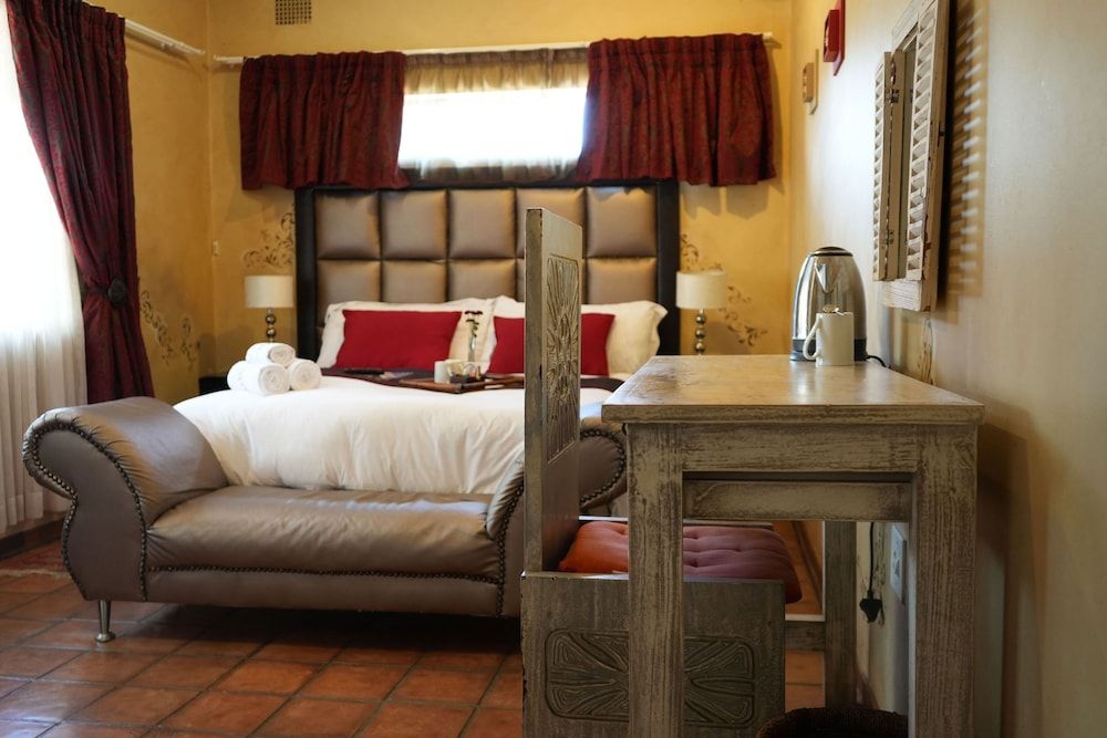 Tuscan Lodge Polokwane Deluxe Suite, Patio, Garden View 4