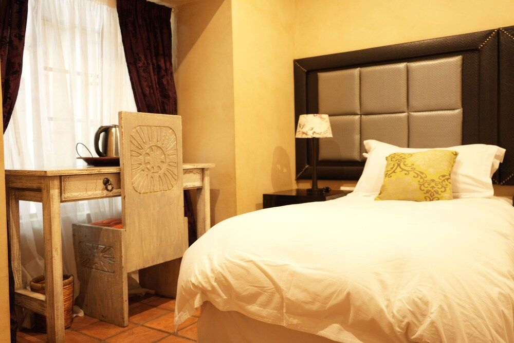 Tuscan Lodge Polokwane Standard Single Room, Garden View 6