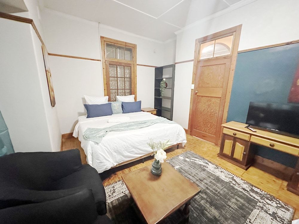 Brookyard Guest House Deluxe Quadruple Room 3