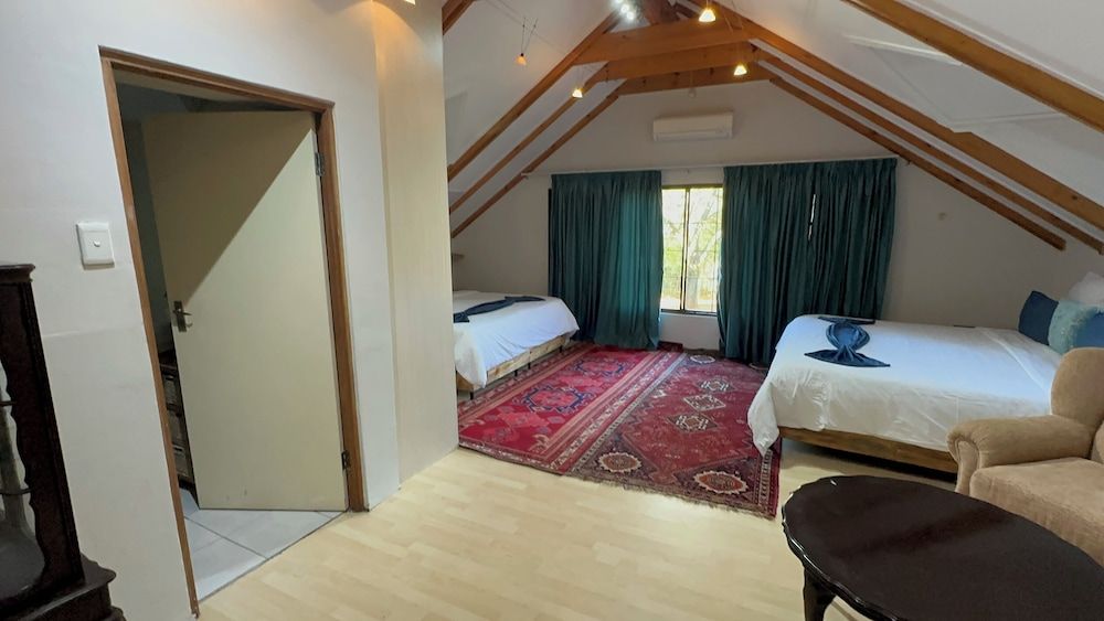 Brookyard Guest House Deluxe Loft 3