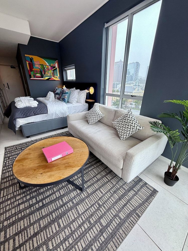 Urban Elephant The Rose