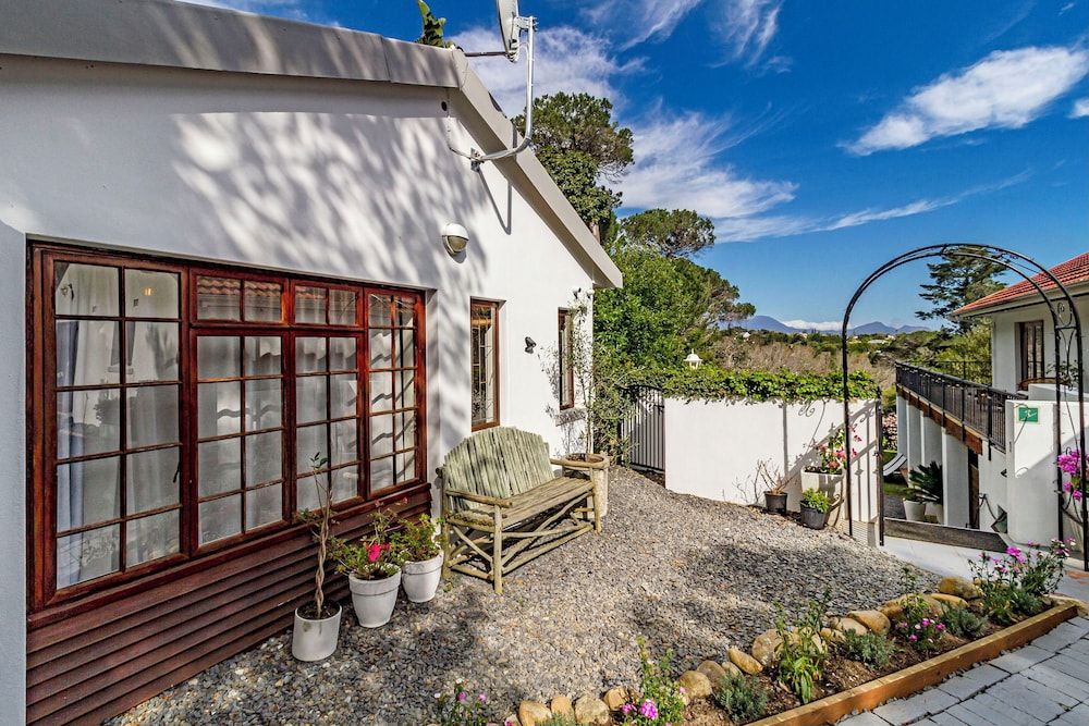 Villa Helderberg Deluxe Cottage, 2 Bedrooms, Kitchen, Pool View 18