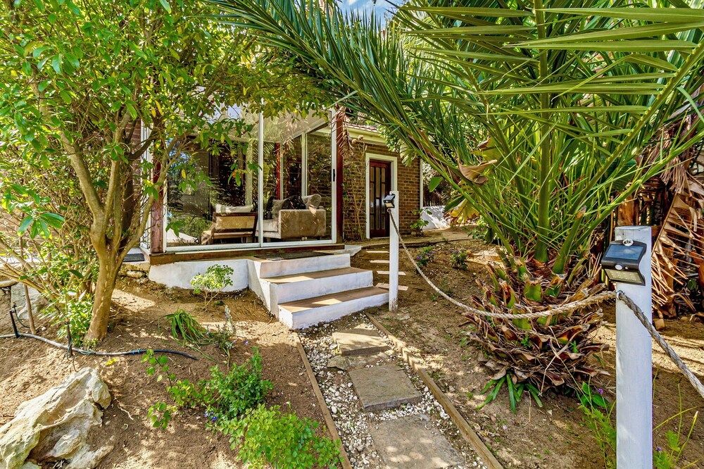 Villa Helderberg Deluxe Cottage, 2 Bedrooms, Kitchen, Pool View 4