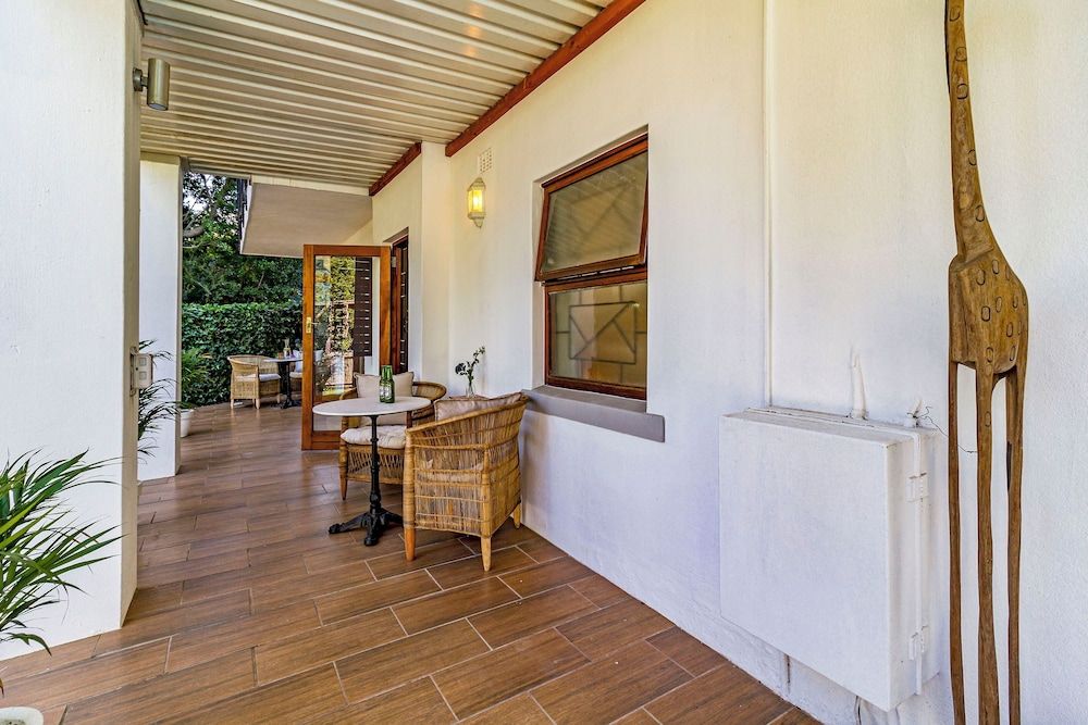 Villa Helderberg Comfort Double Room, 1 Queen Bed, Garden View 3