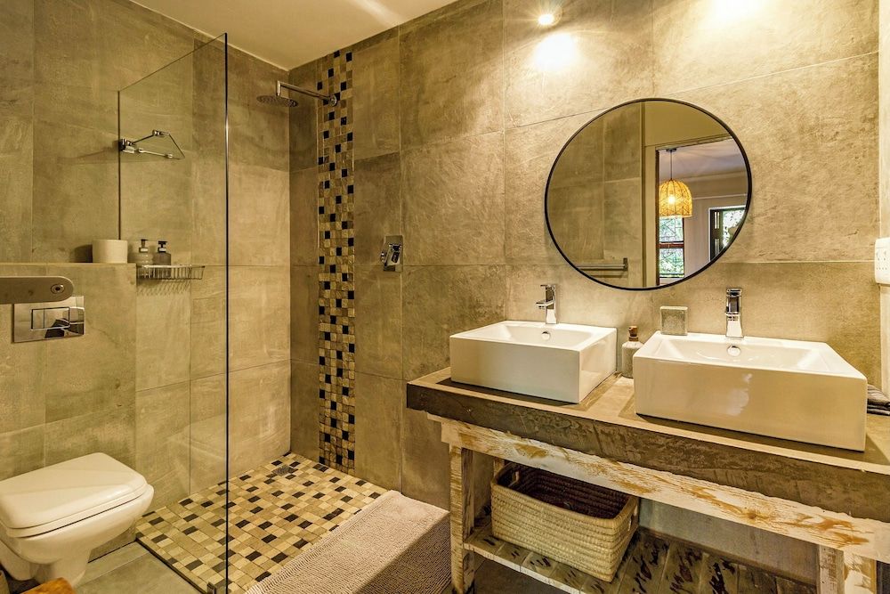 Villa Helderberg Comfort Double Room, 1 Queen Bed, Garden View 9