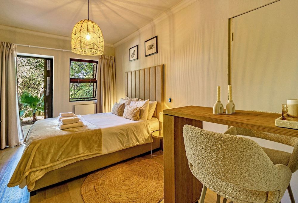 Villa Helderberg Comfort Double Room, 1 Queen Bed, Garden View 7