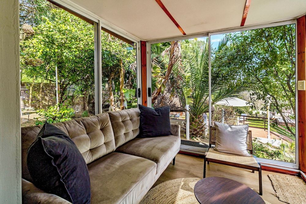 Villa Helderberg Deluxe Cottage, 2 Bedrooms, Kitchen, Pool View 6