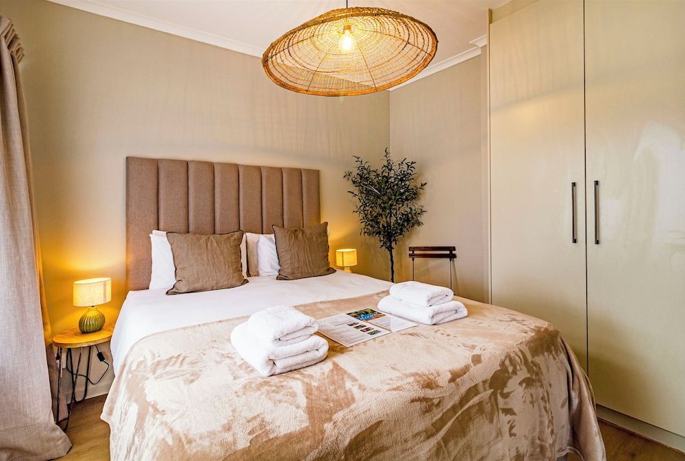 Villa Helderberg Deluxe Cottage, 2 Bedrooms, Kitchen, Pool View 13