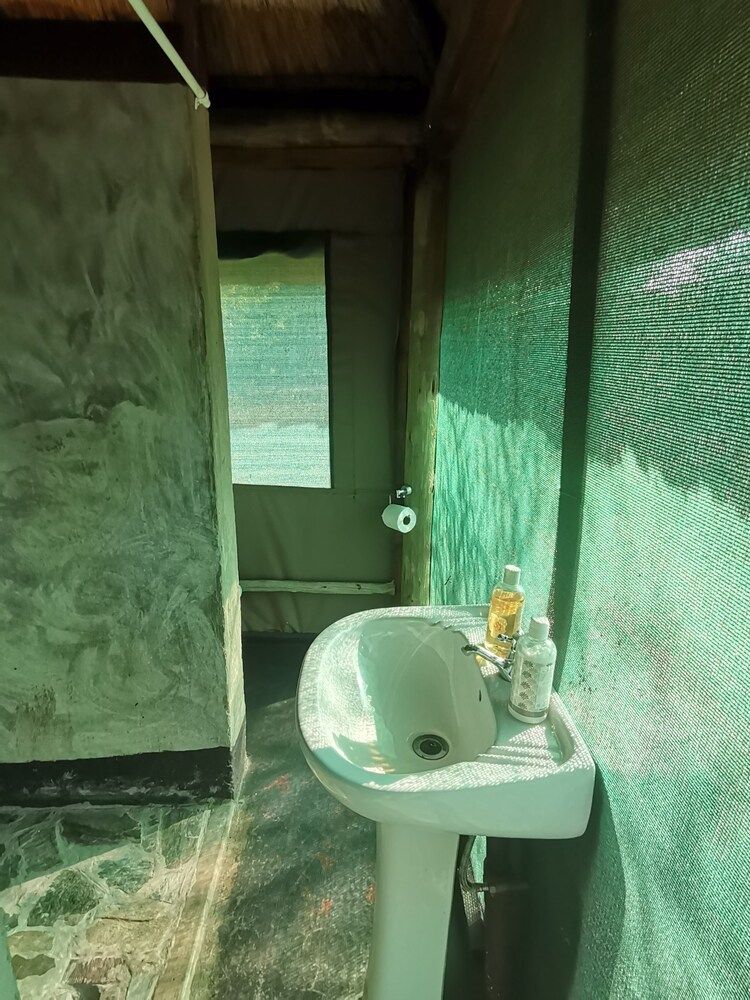 Shanatsi Safari Lodge Luxury Room 4