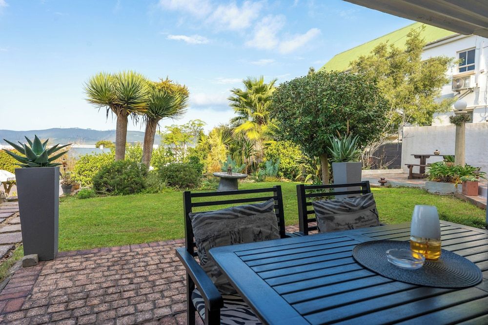 Aestas Bed & Breakfast Standard Double Room, Ensuite, Garden Area 3