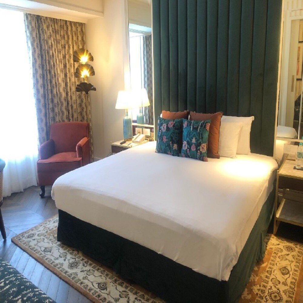 Executive Suite with Bathtub