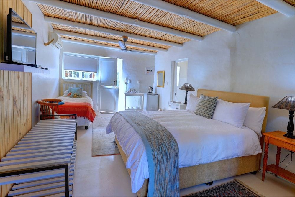 81 on Church Deluxe Triple Room, Poolside (Deluxe) 3