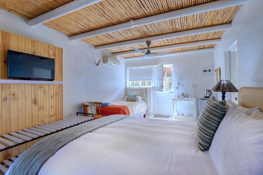 81 on Church Deluxe Triple Room, Poolside (Deluxe) 2