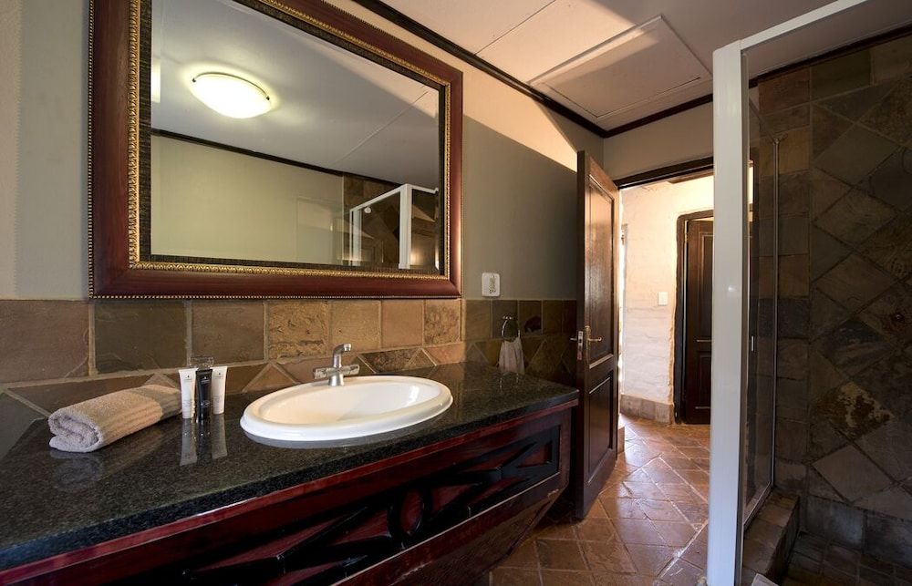 Entabeni Mountain Lodges Luxury Double Room, Lake View 5