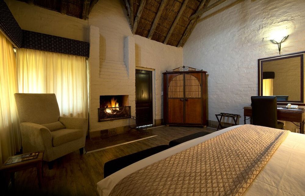 Entabeni Mountain Lodges Luxury Double Room, Lake View 3