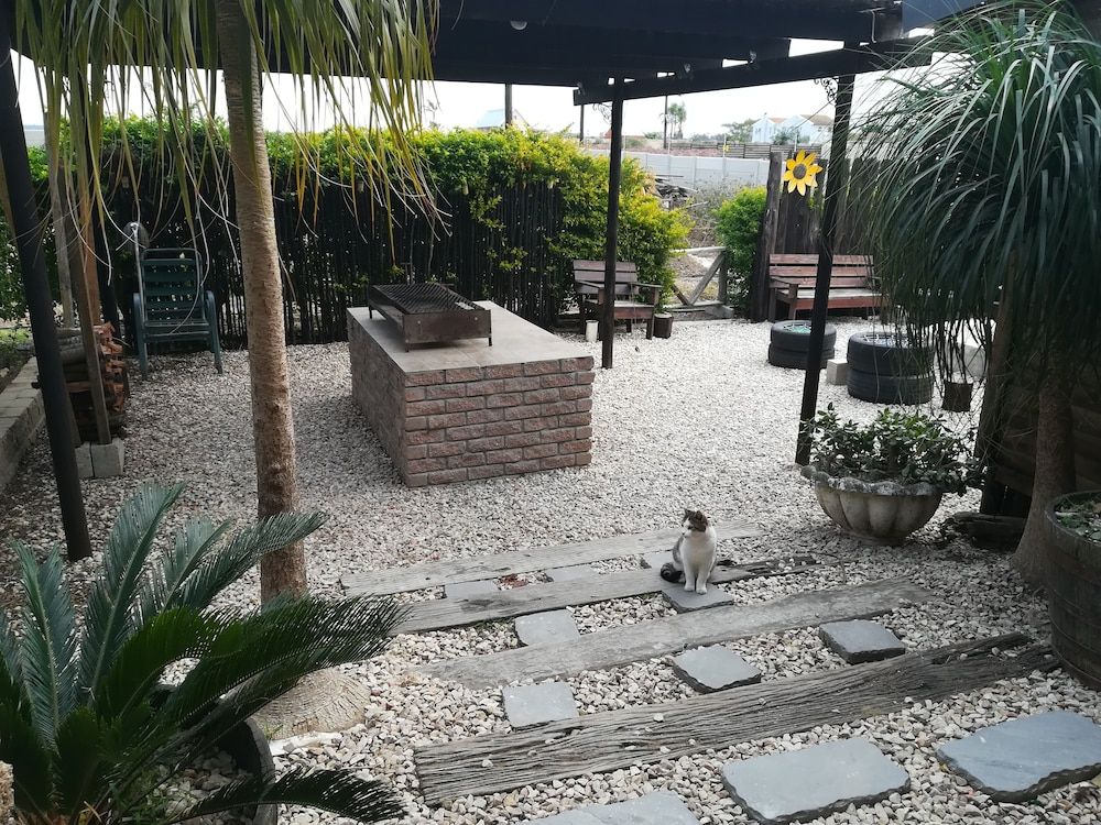 Little Sister's Self Catering Basic Chalet 6