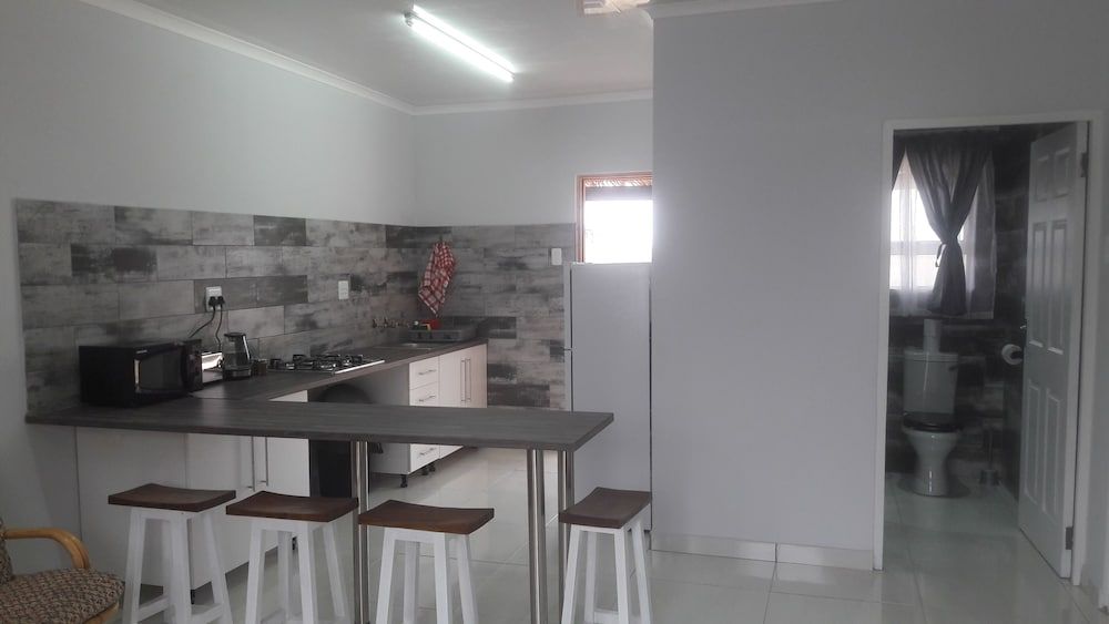 Little Sister's Self Catering Classic Chalet 4