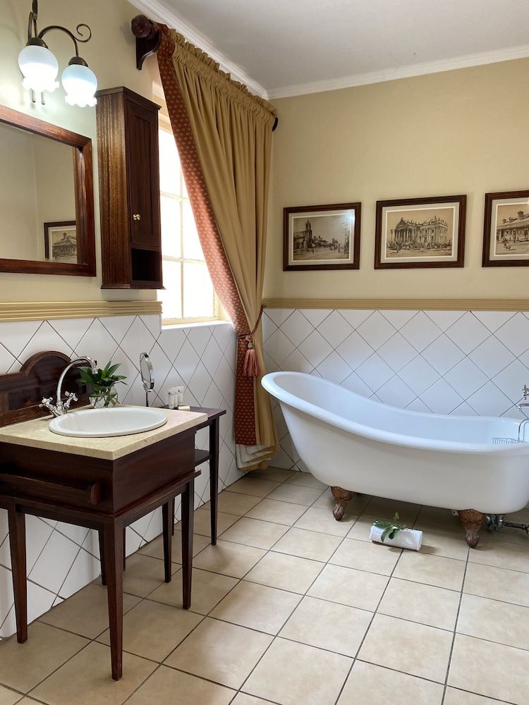 The Kimberley Club Guesthouse Luxury Suite 3