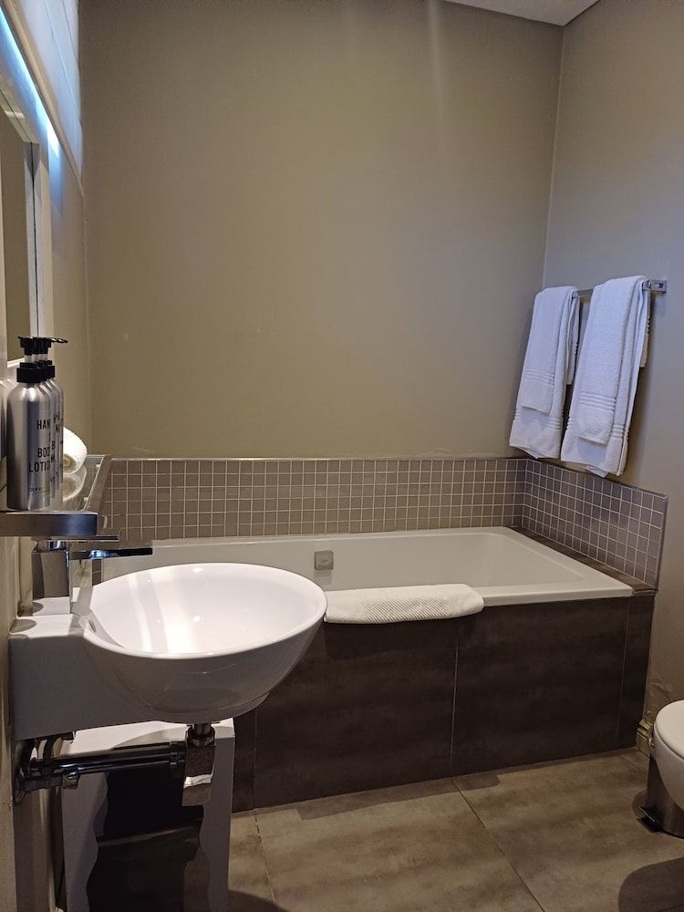 Alpine Attitude Boutique Hotel & Conference Venue Executive Apartment, 2 Bedrooms 9