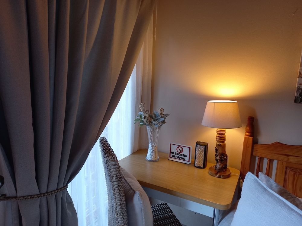 Acacia Guesthouse Deluxe Double Room, Private Bathroom 3