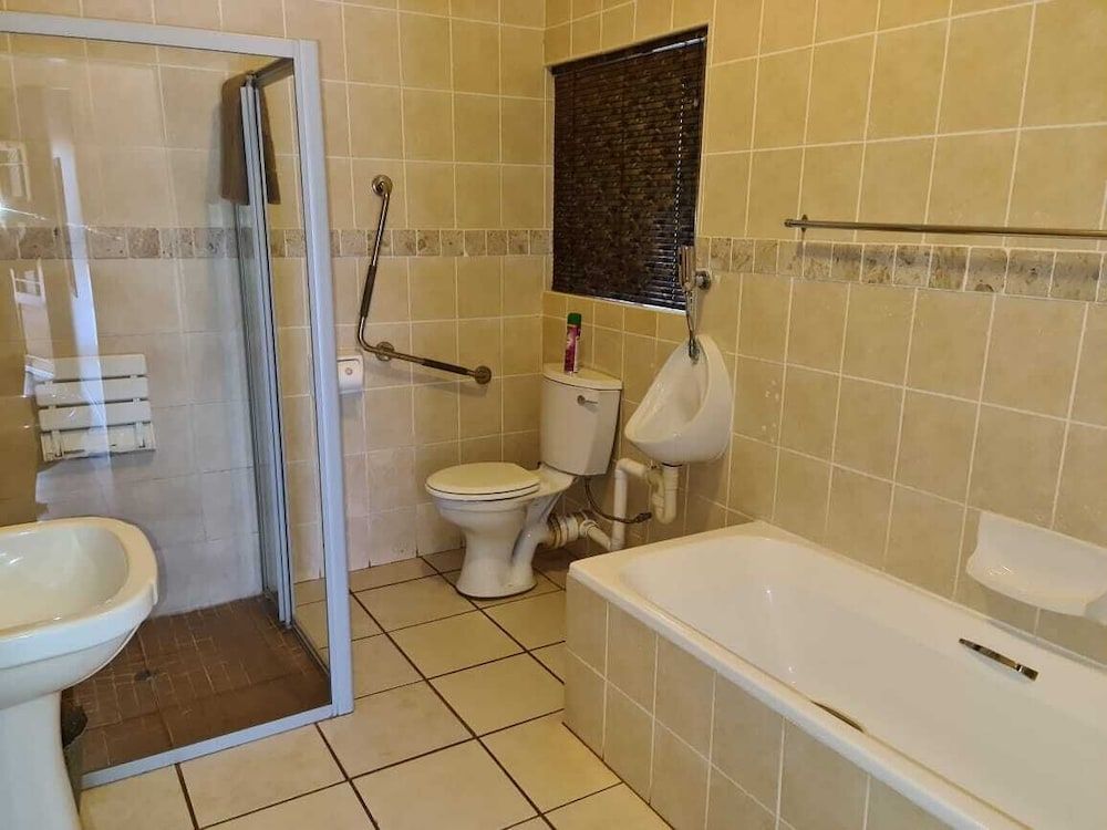 Acacia Guesthouse Deluxe Double Room, Private Bathroom 6