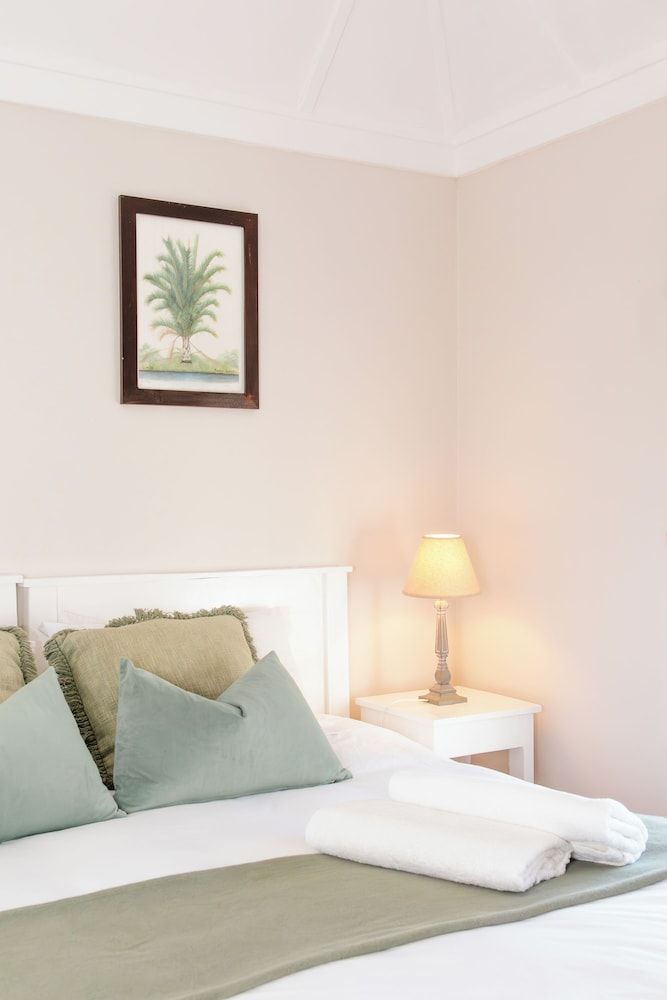 Basic Double or Twin Room, Courtyard View