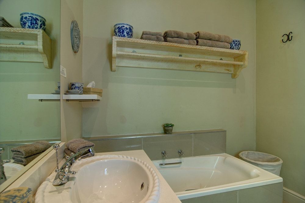 Blue Gum Country Estate Mountain View Cottage 5