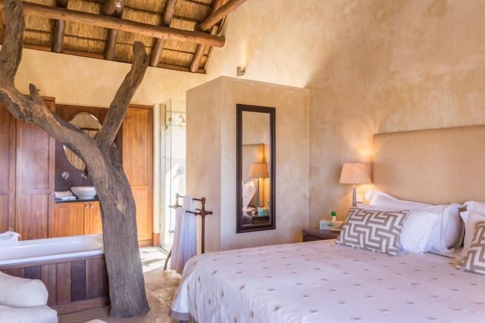 Executive House (for 8)