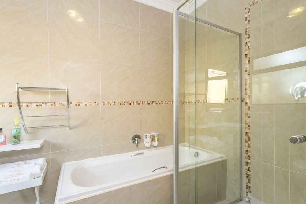 Room in Guest Room - Ezulwini Guest House - Relaxing Queen Room With Balcony in Balito, South Afirca