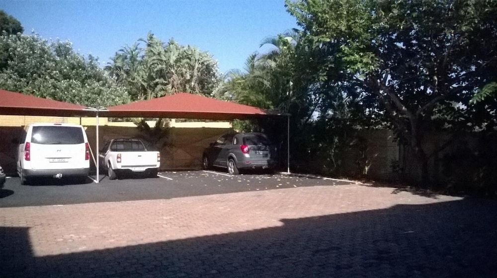 Room in Guest Room - Ezulwini Guest House - Relaxing Queen Room With Balcony in Balito, South Afirca Room, 1 Bedroom, Smoking, Balcony 11