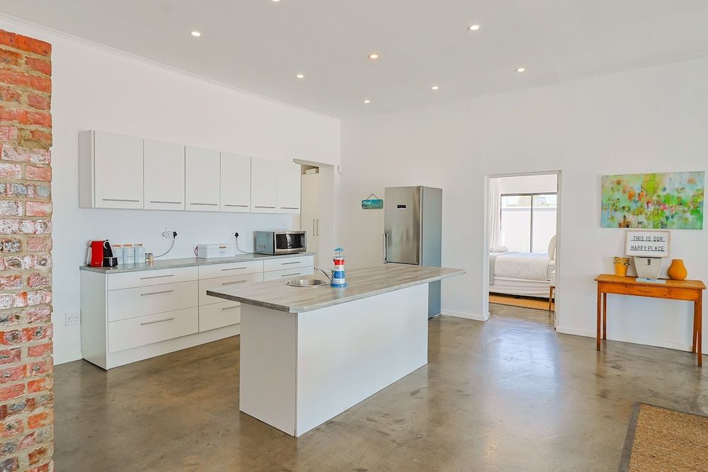 38 on Westcliff Exclusive House, Sea Facing 4