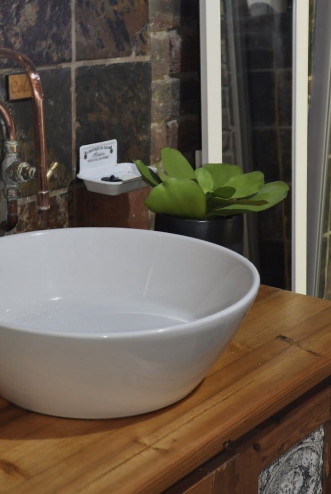 Grincourt Basic Room 24