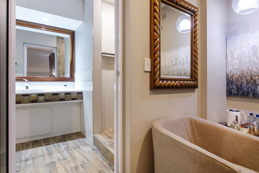 Rosewood Country Lodge Standard Room 8